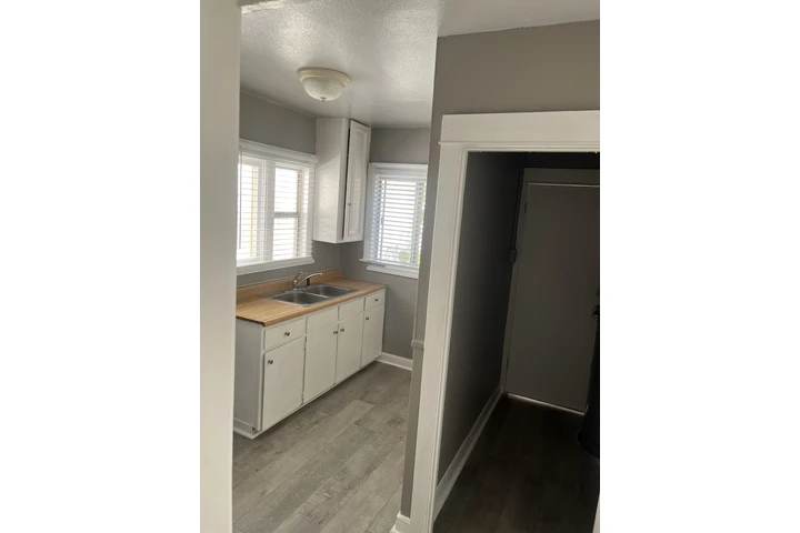 $1700 : APT 1 REC, 1 BA EN HAWTHORNE image 10