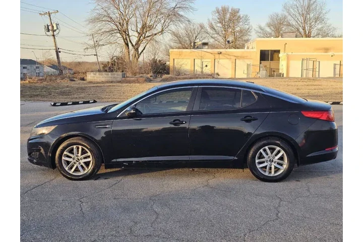 $3250 : 2011 Optima LX image 5