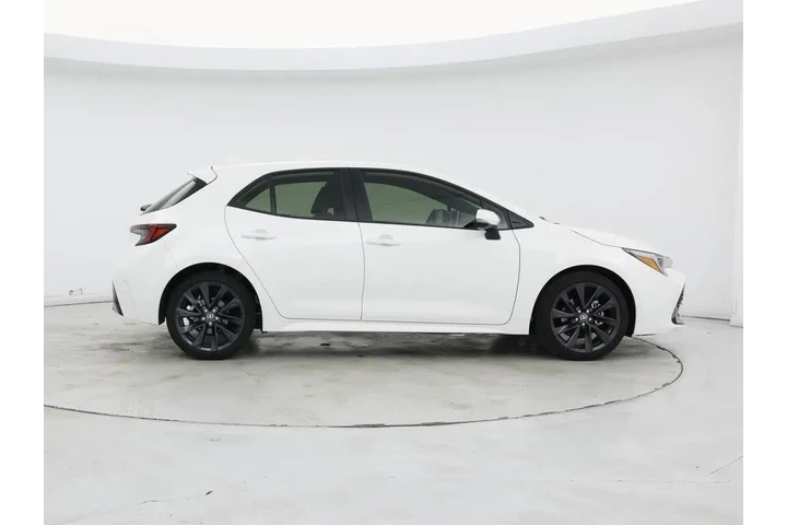 $27998 : Toyota Corolla Hatchback 202 image 7