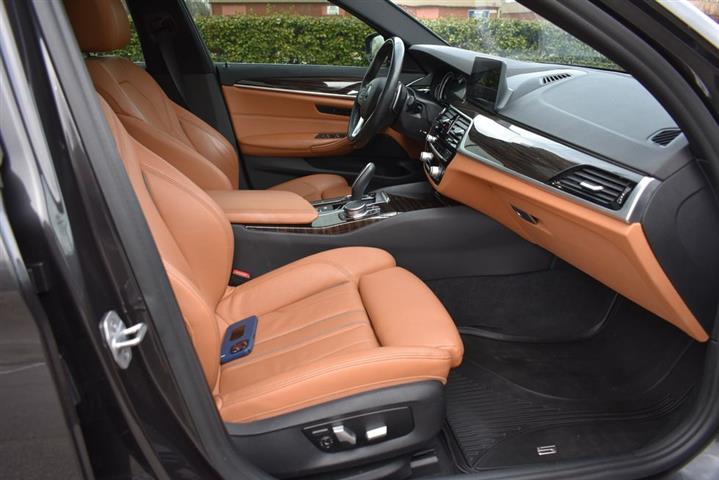 2017 BMW 5 Series 530i image 6