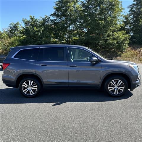 $22704 : PRE-OWNED 2017 HONDA PILOT EX image 6