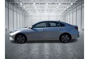 $18999 : Kia Forte 2023 LXS 4dr Sedan thumbnail