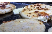 Pupusas hechas a mano thumbnail