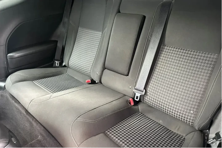 $14000 : Dodge Challenger 2018 SXT 2d image 4