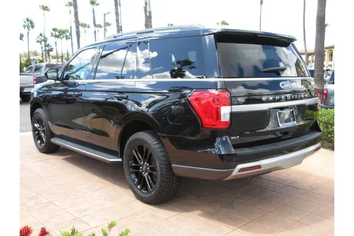 $39520 : Ford Expedition 2022 4x2 XLT image 2