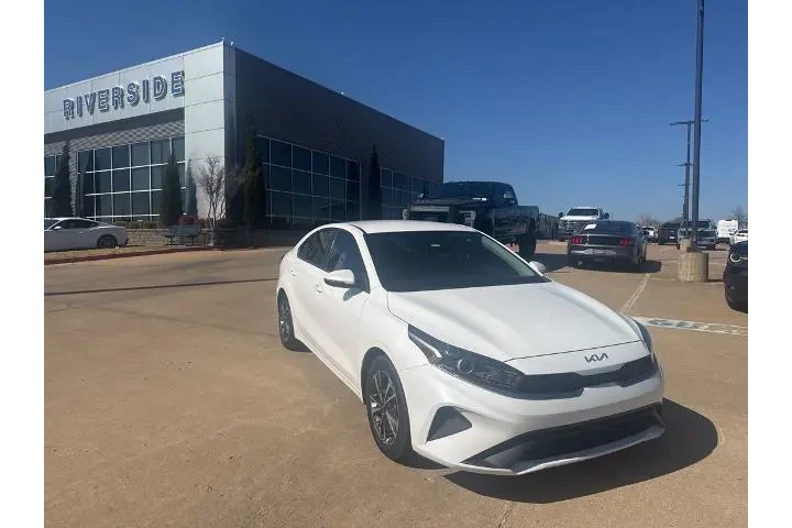 $17250 : Kia Forte 2023 LXS 4dr Sedan image 1