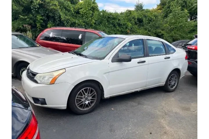 $4800 : 2010 Focus SE image 1