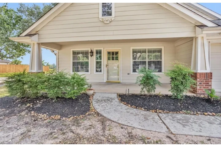 $2250 : Hermosa Casa en Spring TX image 2