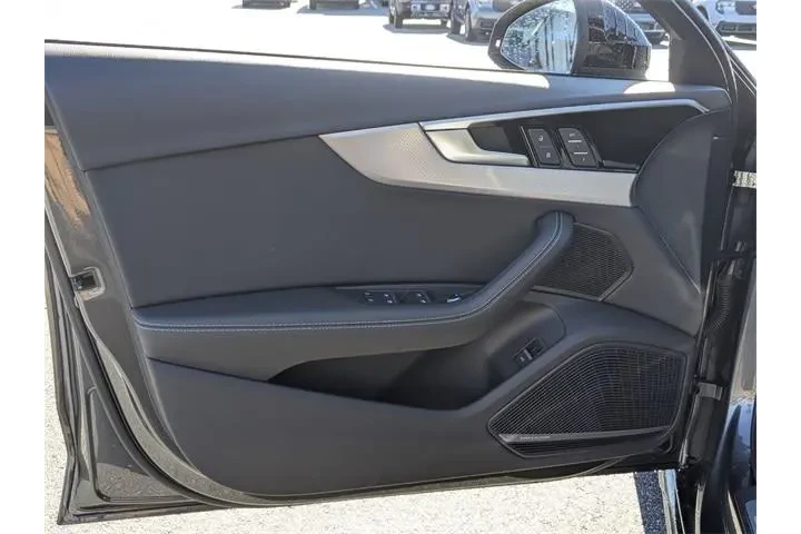 $27992 : Audi A4 2023 AWD quattro S l image 9