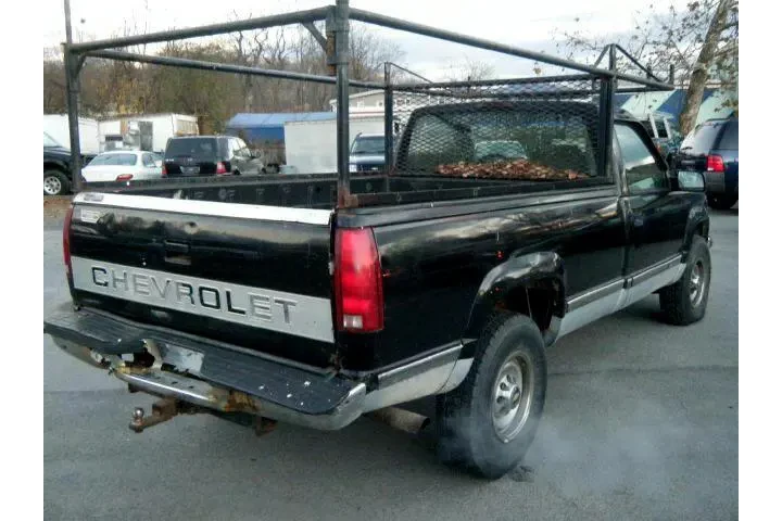 $5900 : 1994 C/K 2500 HD Reg. Cab 8-f image 2