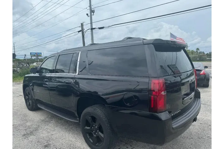 $15297 : 2017 Suburban LT image 7