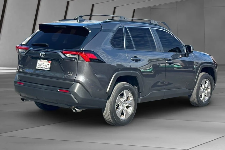 $32900 : Toyota RAV4 2024 AWD XLE 4dr image 4