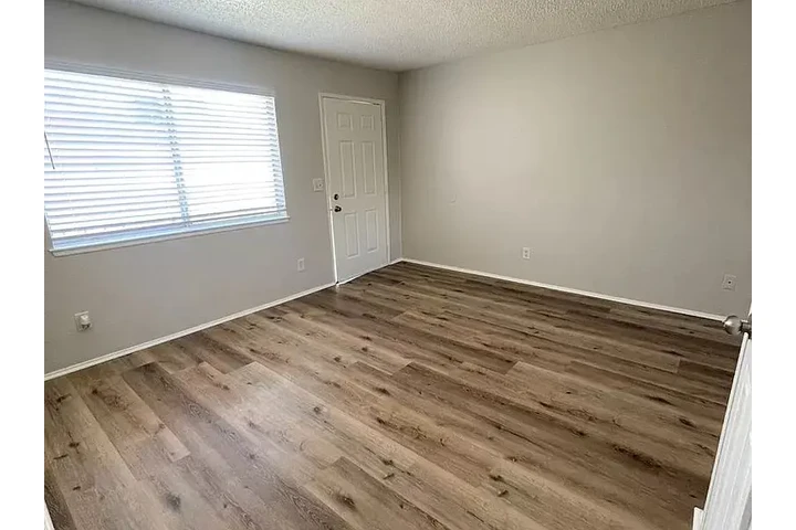$1000 : Home Home image 8