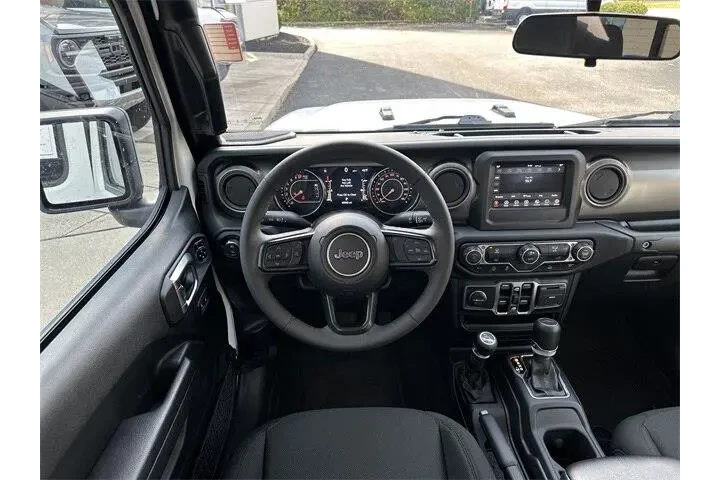$28500 : Jeep Gladiator 2023 4x4 Spor image 2