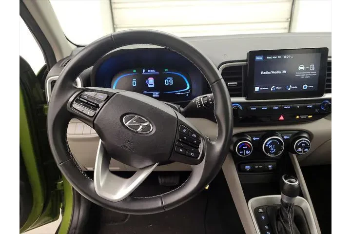 $18998 : Hyundai VENUE 2023 SEL 4dr C image 10