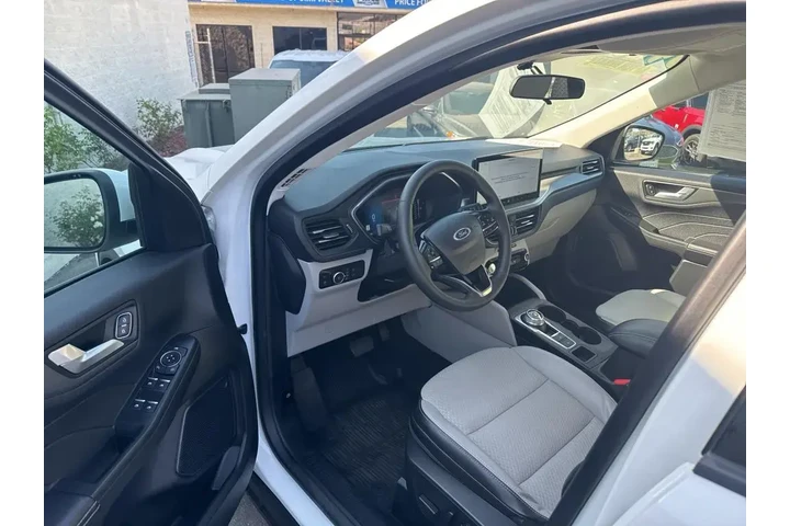 $26250 : Ford Escape Plug-In Hybrid 2 image 6