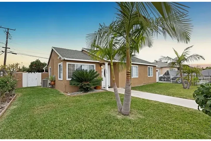 $2100 : CASA FOR RENT image 2