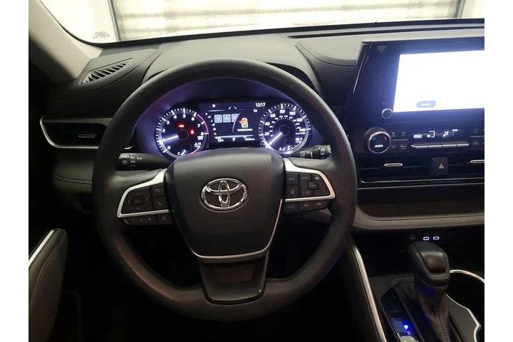 $35998 : Toyota Highlander 2023 L 4dr image 10
