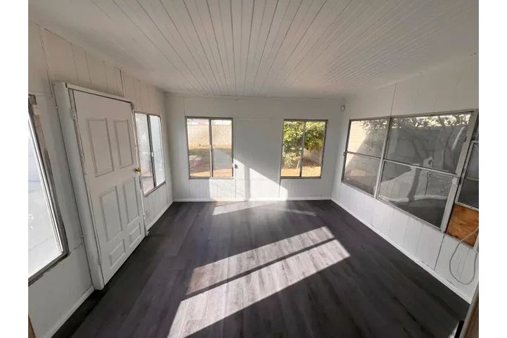 $2700 : 8th Ave image 3