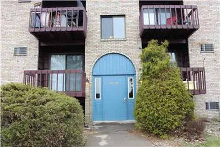 $750 : Rental property with 2 bedro image 3