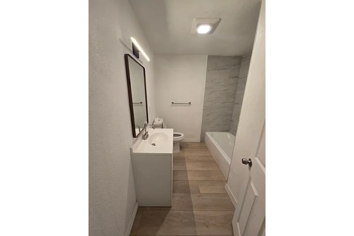 $800 : Newly remodeled single story! image 2