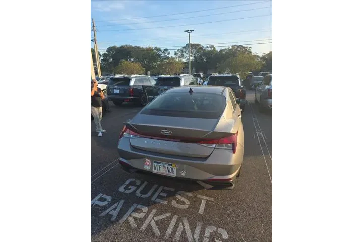 $20642 : Hyundai ELANTRA 2023 SEL 4dr image 5