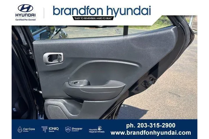 $18495 : Hyundai VENUE 2023 SEL 4dr C image 9