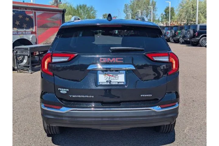 GMC Terrain 2024 AWD SLT 4dr image 4