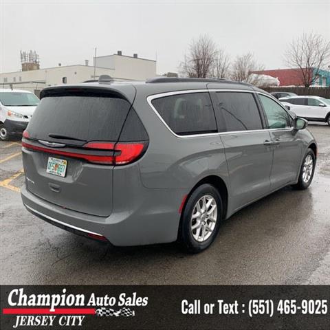Used 2022 Pacifica Touring L image 8