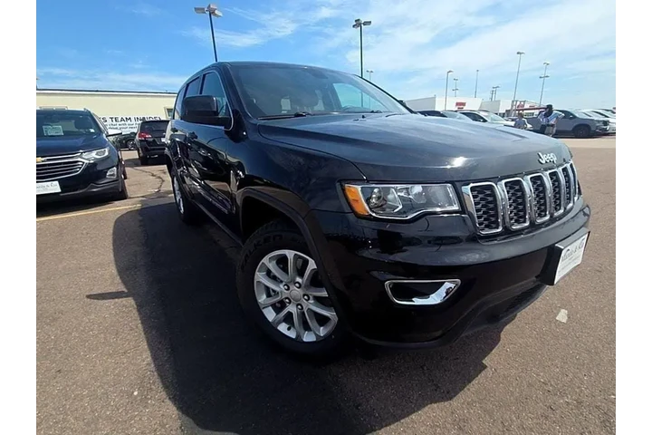 $28495 : 2022 Grand Cherokee WK Laredo image 3