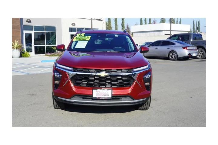 $20800 : 2025 Trax LT image 3