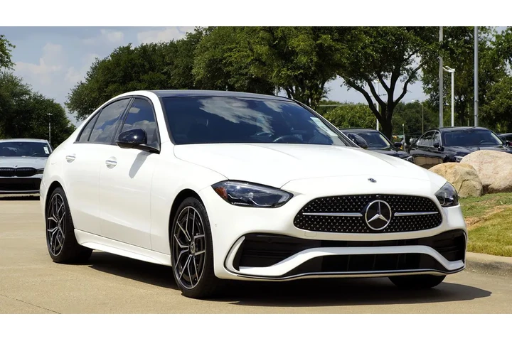 $43998 : 2025 C 300 Sedan image 3