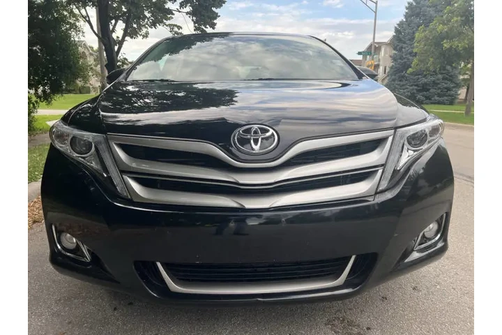 $12997 : 2013 Venza Limited image 3