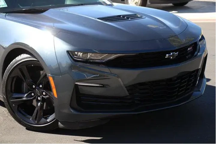 $39989 : Chevrolet Camaro 2023 SS 2dr image 2