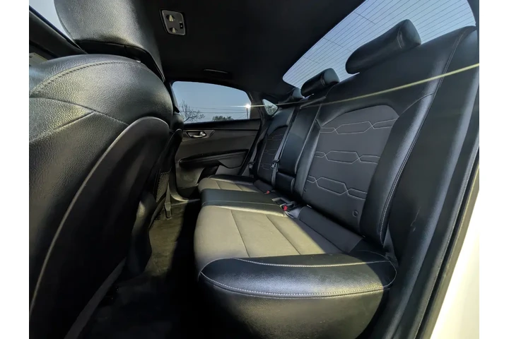 $13995 : 2020 Forte GT-Line image 9