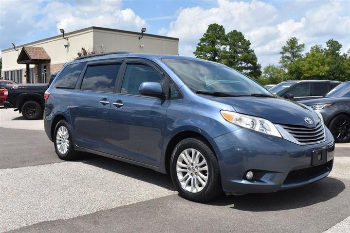 2015 Sienna XLE Premium 8-Pas image 2