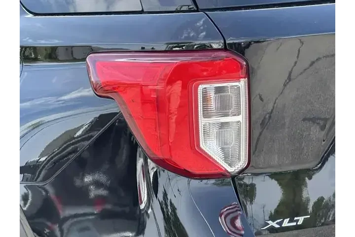 $27555 : Ford Explorer 2023 AWD XLT 4 image 9