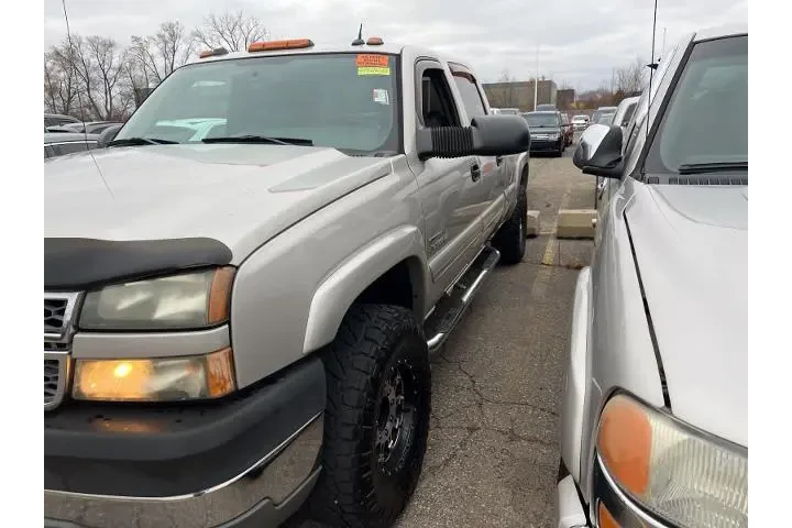 $13500 : Chevrolet Silverado 2500HD 2 image 5