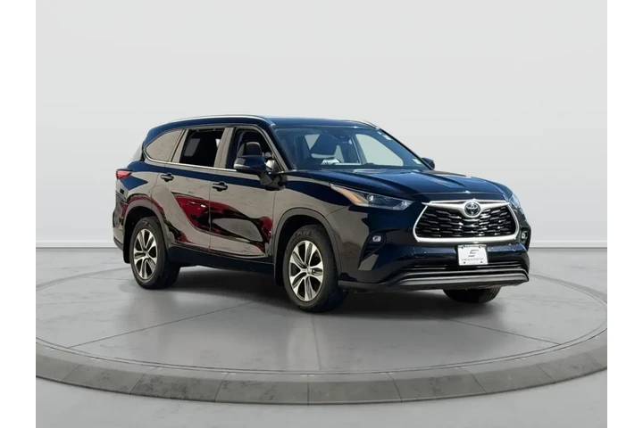 $25298 : Toyota Highlander 2021 AWD X image 1