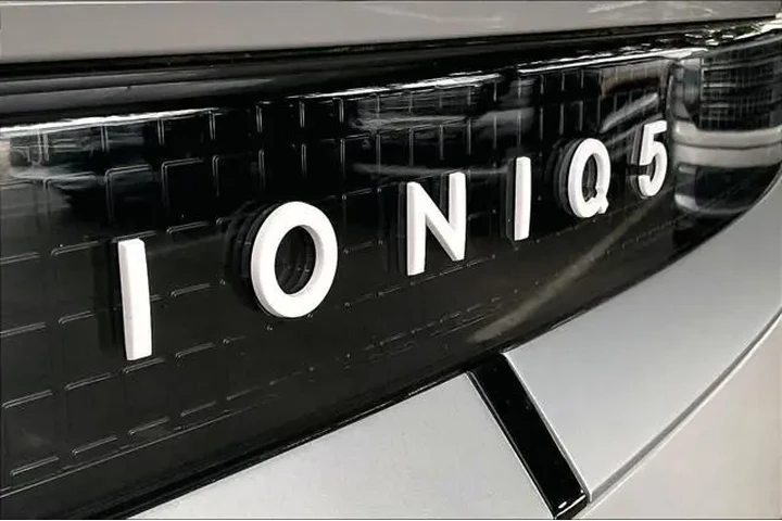 $35708 : Hyundai IONIQ 5 2026 SEL 4dr image 9