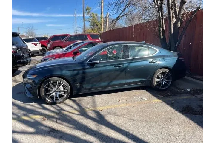 $27399 : Genesis G70 2025 2.5T Standa image 7