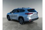 $33498 : Toyota Highlander 2022 XLE 4 thumbnail
