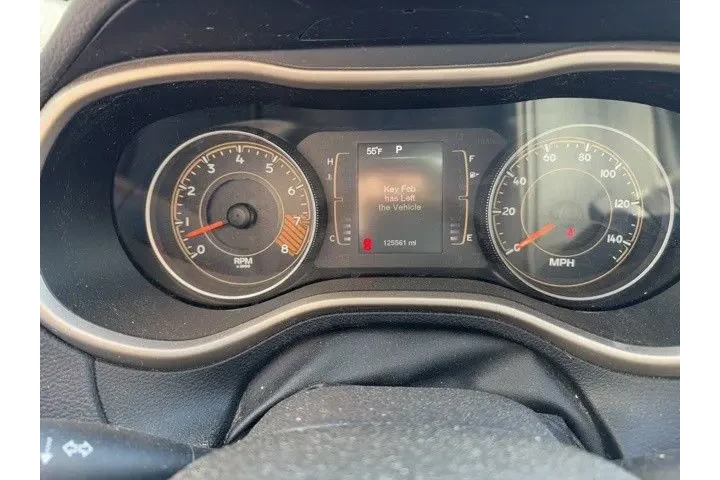 $9802 : Pre-Owned 2016 Cherokee Latit image 8