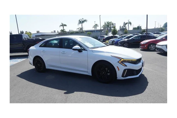 $25784 : 2025 K5 LXS image 4