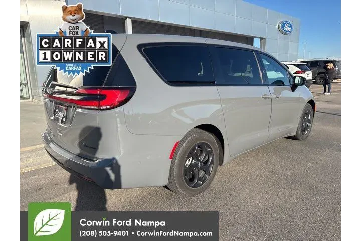 $31989 : Chrysler Pacifica Plug-In Hy image 8