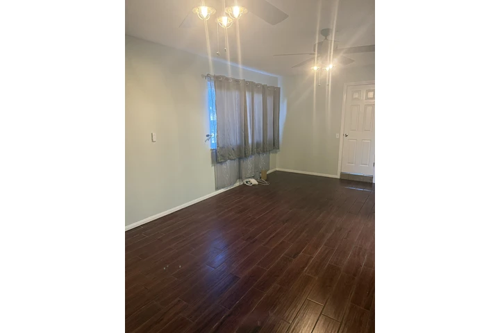 $900 : Se Renta 1 cuarto image 3