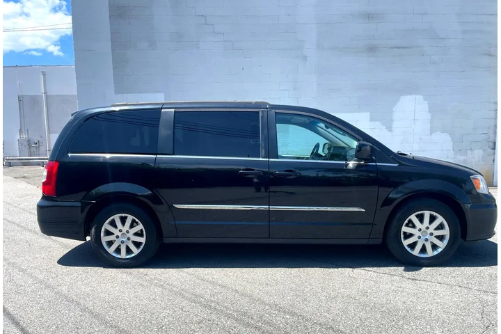$8318 : 2016 Town & Country 4dr Wgn T image 6