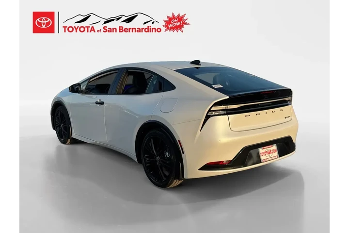 $39999 : Toyota Prius Plug-in Hybrid image 3