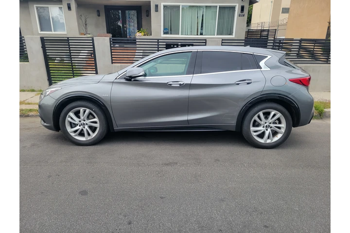 $11500 : 2017 INFINITY QX30 SPORT image 2
