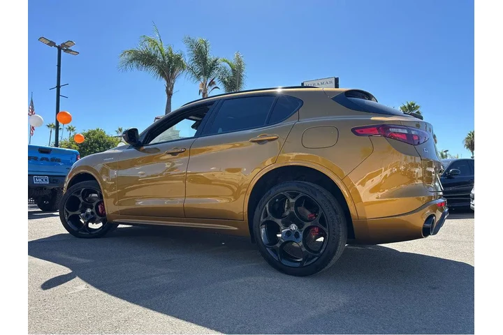 $29997 : 2022 Stelvio Veloce image 4